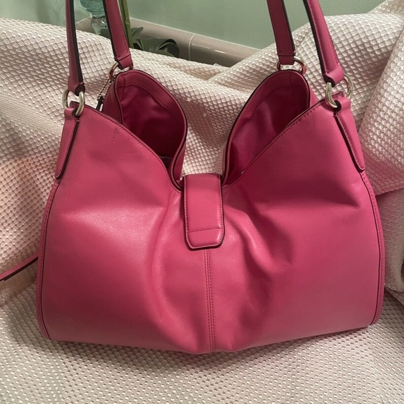 Coach Carlyle - Picture 10 of 12